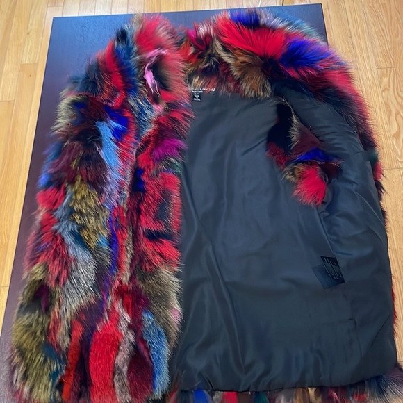 ALMOST NEW Real oversized fur vest in size small - Picture 8 of 8